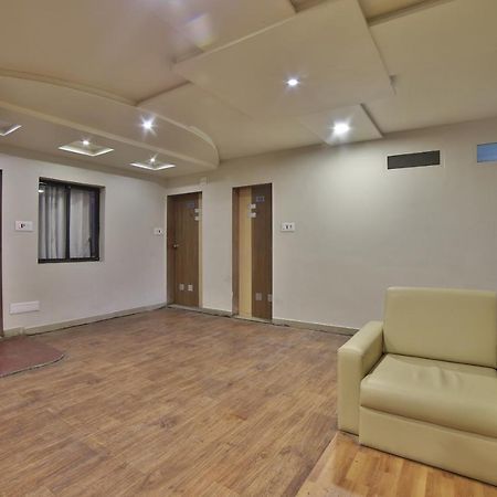 Oyo 41929 Hotel Loyal Residency Jamnagar Luaran gambar