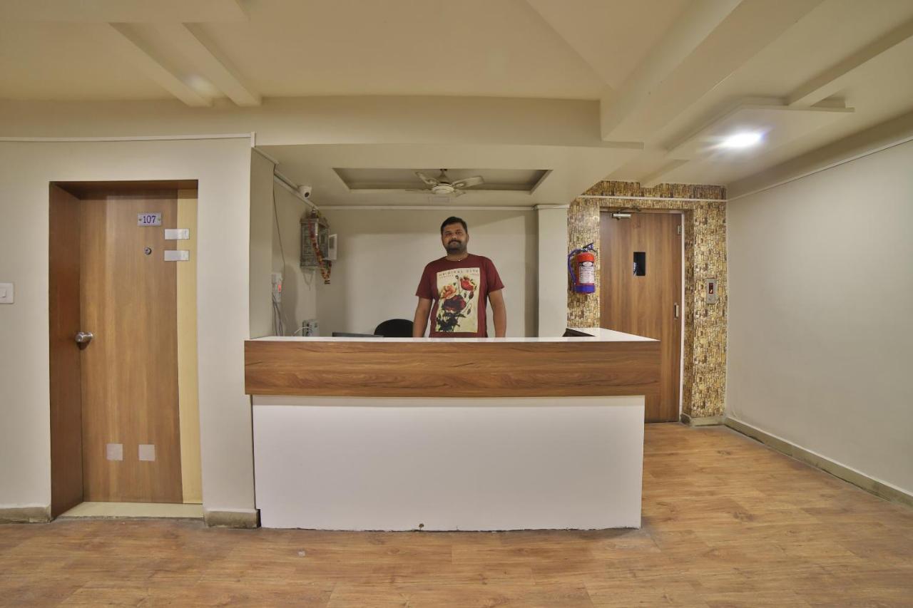 Oyo 41929 Hotel Loyal Residency Jamnagar Luaran gambar