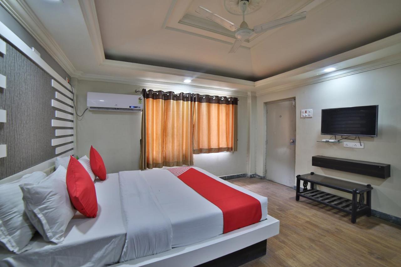 Oyo 41929 Hotel Loyal Residency Jamnagar Luaran gambar