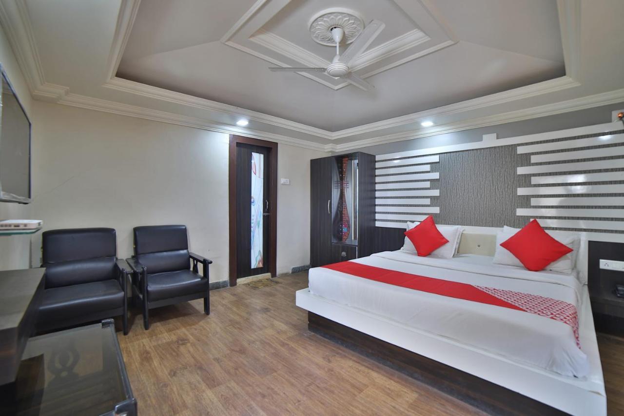 Oyo 41929 Hotel Loyal Residency Jamnagar Luaran gambar
