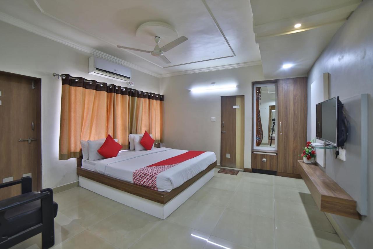 Oyo 41929 Hotel Loyal Residency Jamnagar Luaran gambar