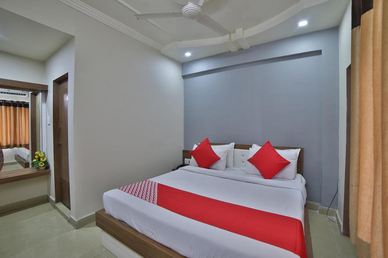 Oyo 41929 Hotel Loyal Residency Jamnagar Luaran gambar