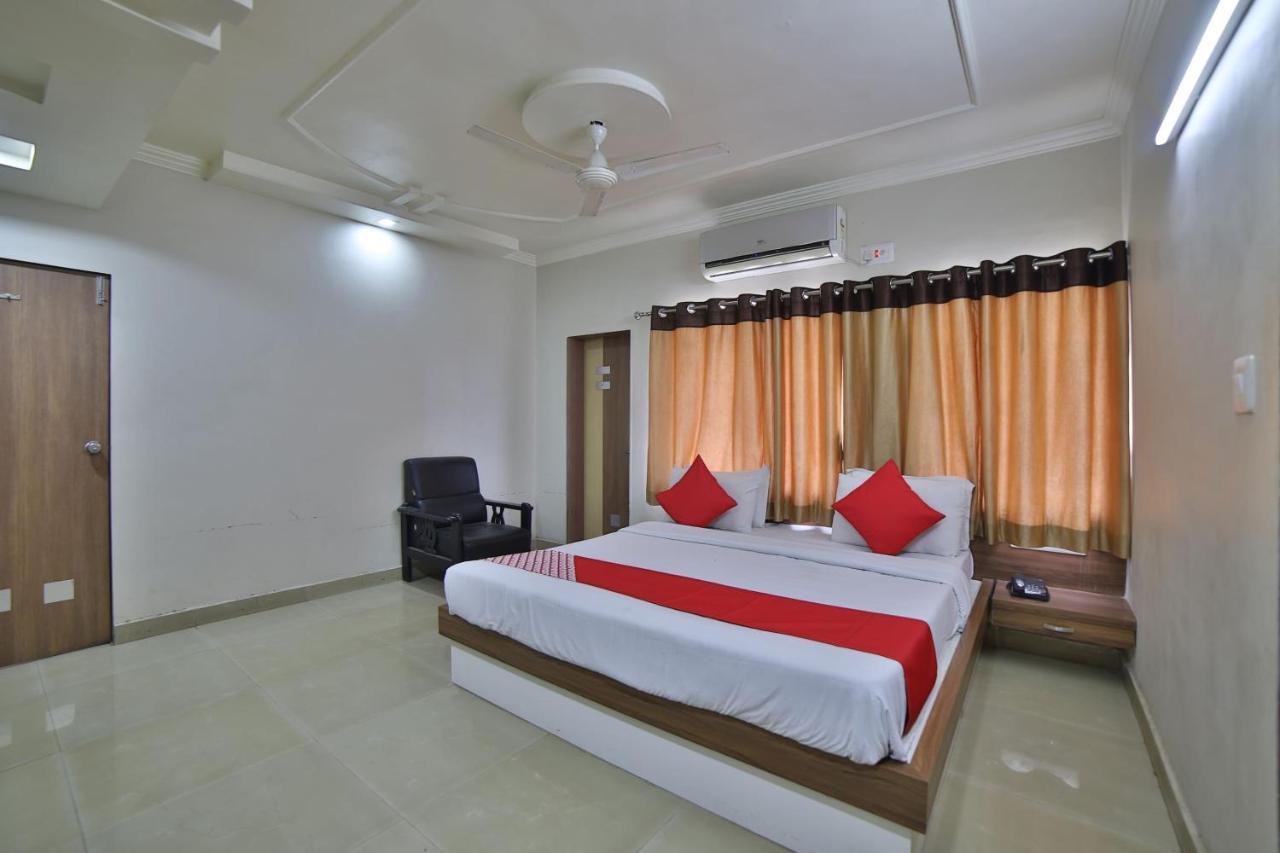 Oyo 41929 Hotel Loyal Residency Jamnagar Luaran gambar