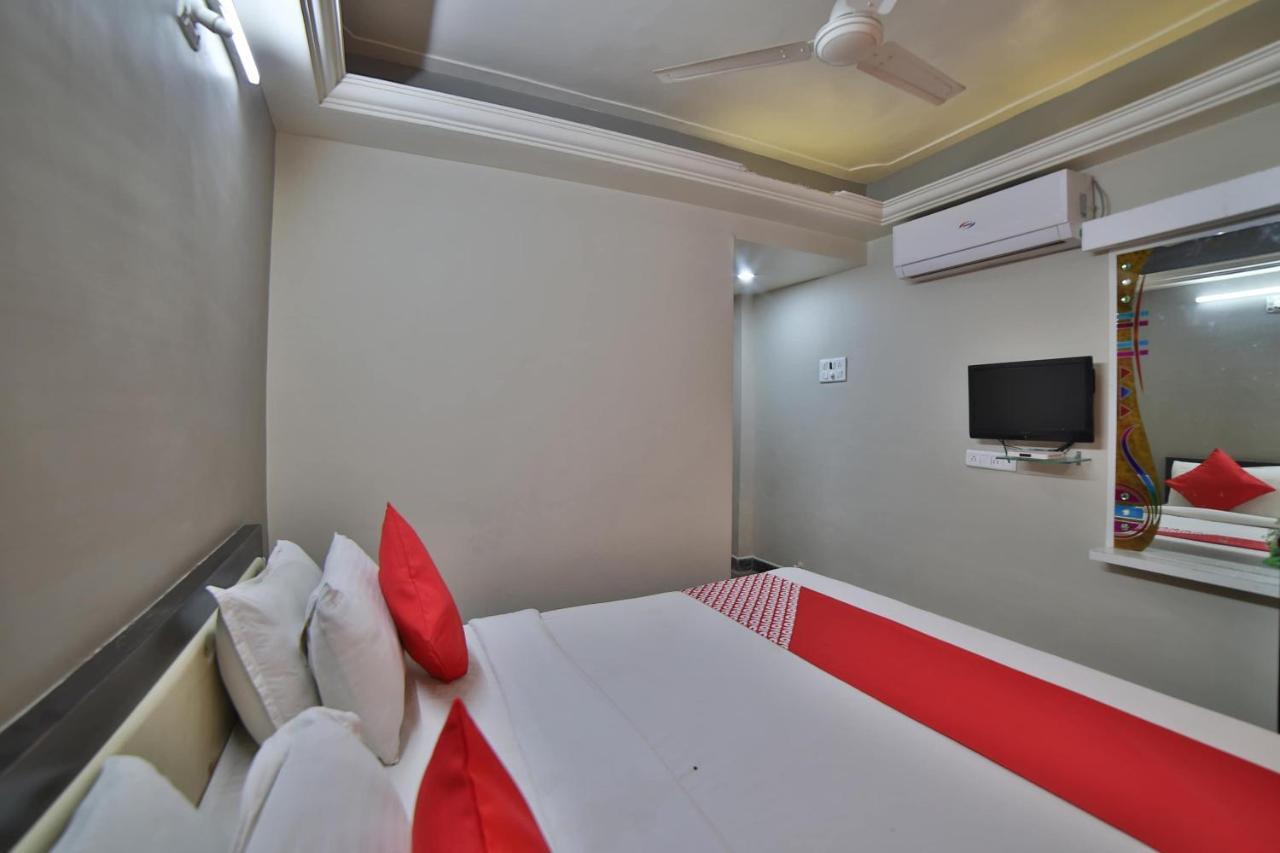 Oyo 41929 Hotel Loyal Residency Jamnagar Luaran gambar