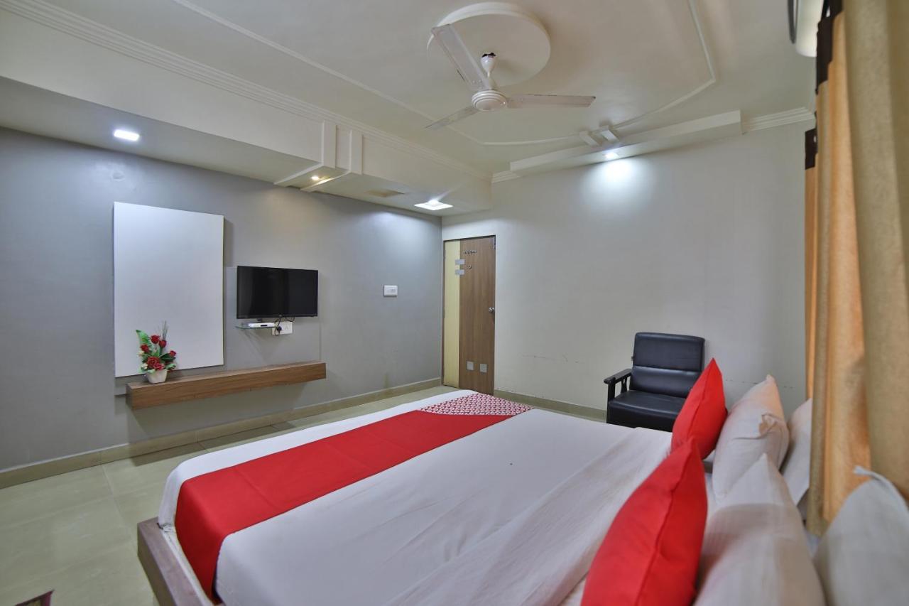 Oyo 41929 Hotel Loyal Residency Jamnagar Luaran gambar