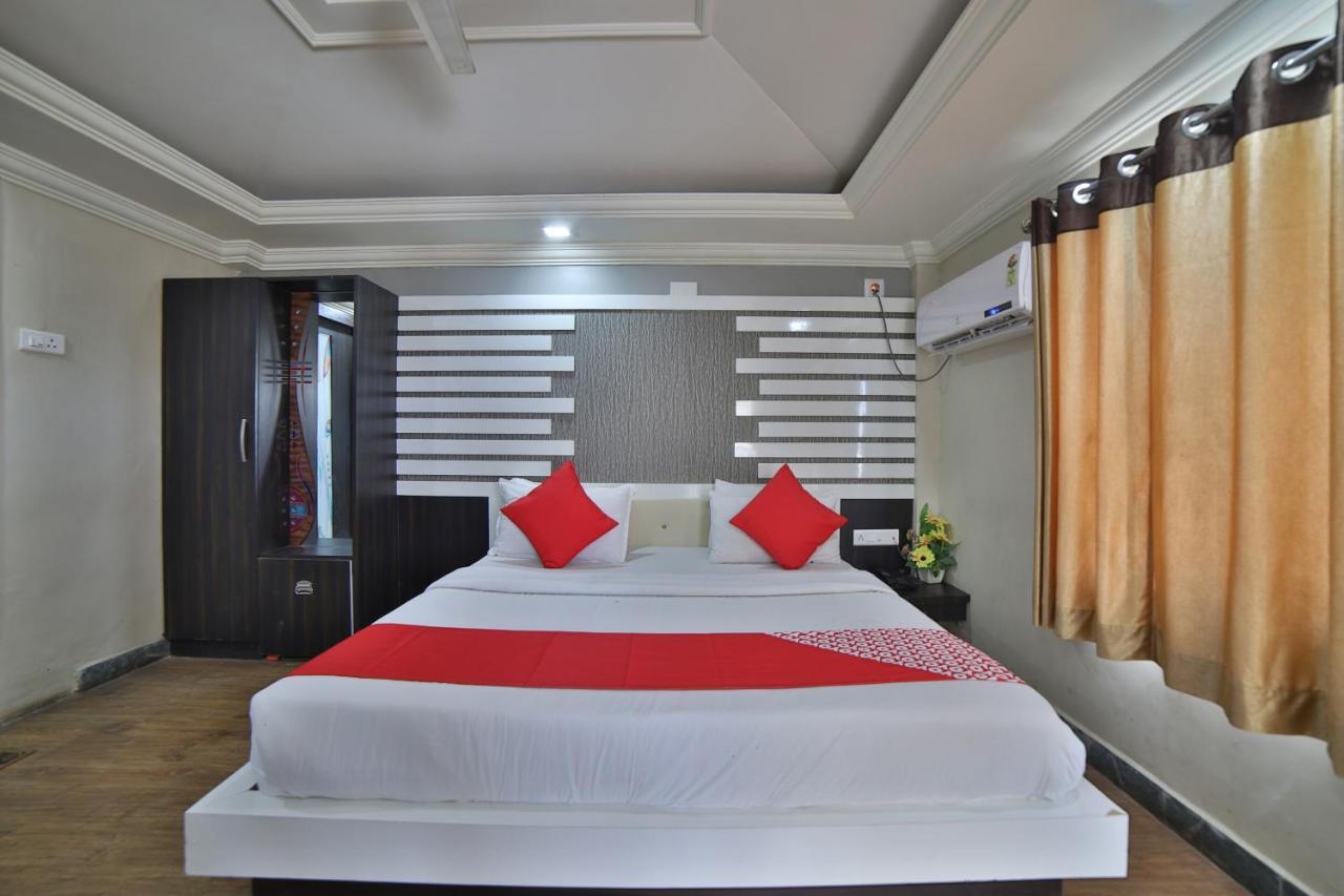 Oyo 41929 Hotel Loyal Residency Jamnagar Luaran gambar