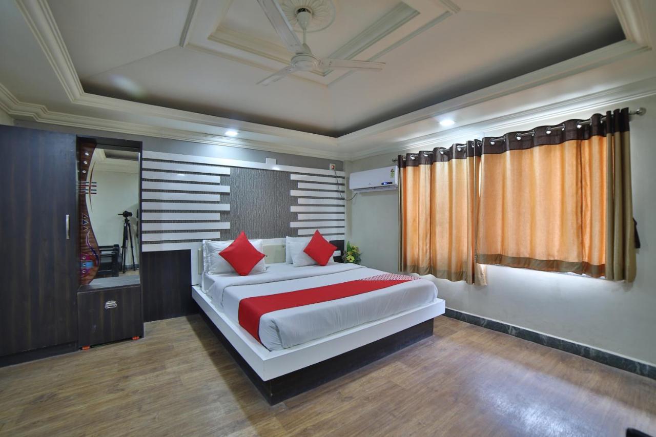 Oyo 41929 Hotel Loyal Residency Jamnagar Luaran gambar